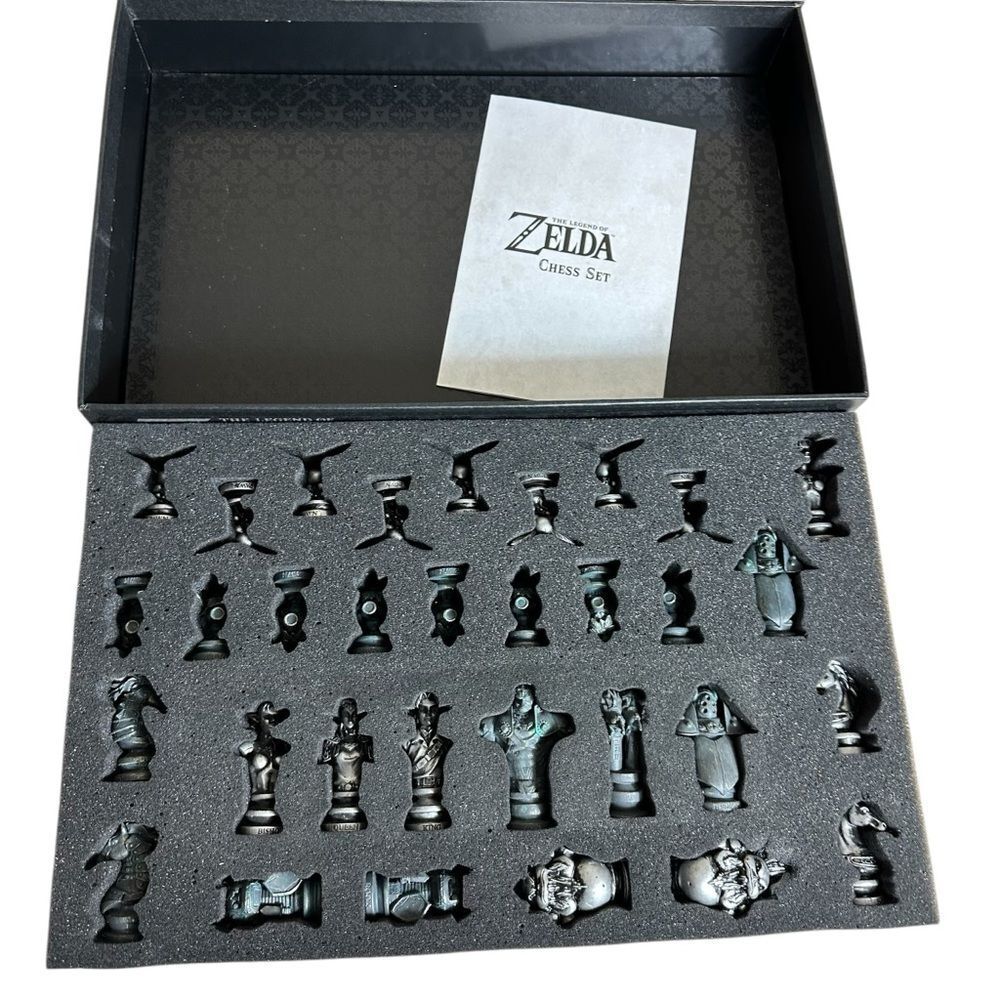 USAOPOLY The Legend Of Zelda Chess Set GameStop Exclusive Silver Edition - Picture 2 of 10